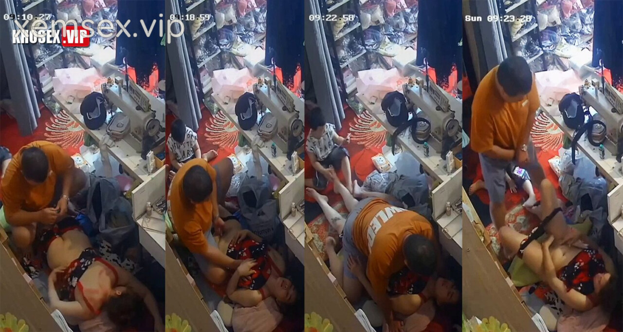 Ảnh thumbnail của Hack Camera Chủ cửa hàng quần áo bôi thuốc cho vợ, tranh thủ con chơi địt vợ luôn vì quá nứng